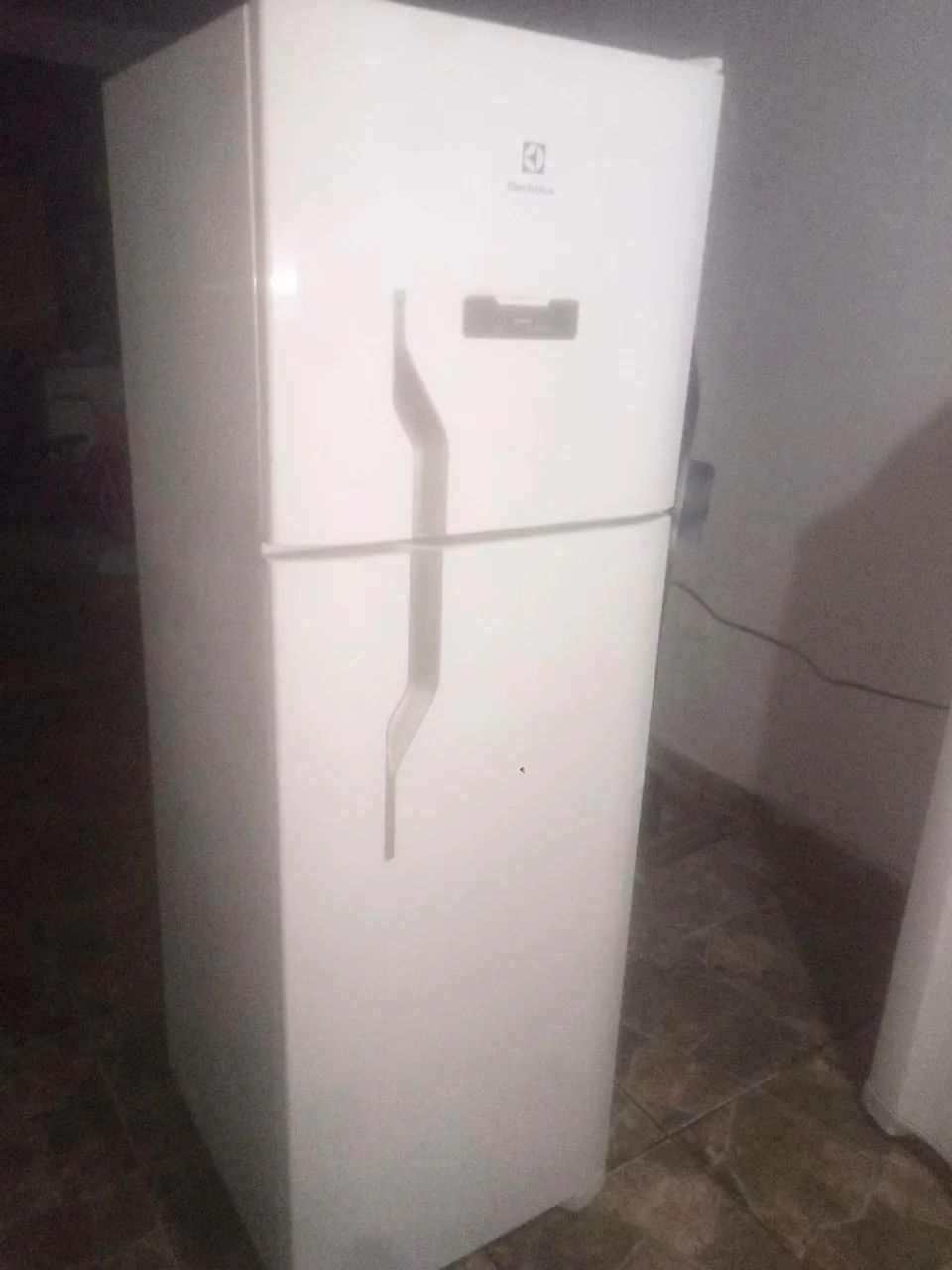 Geladeira usada gelando perfeitamente 