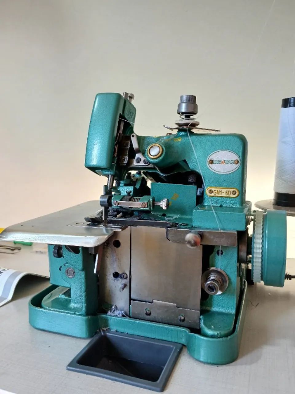 Máquina Overlock Chinesinha - Semi Industrial Cor Verde