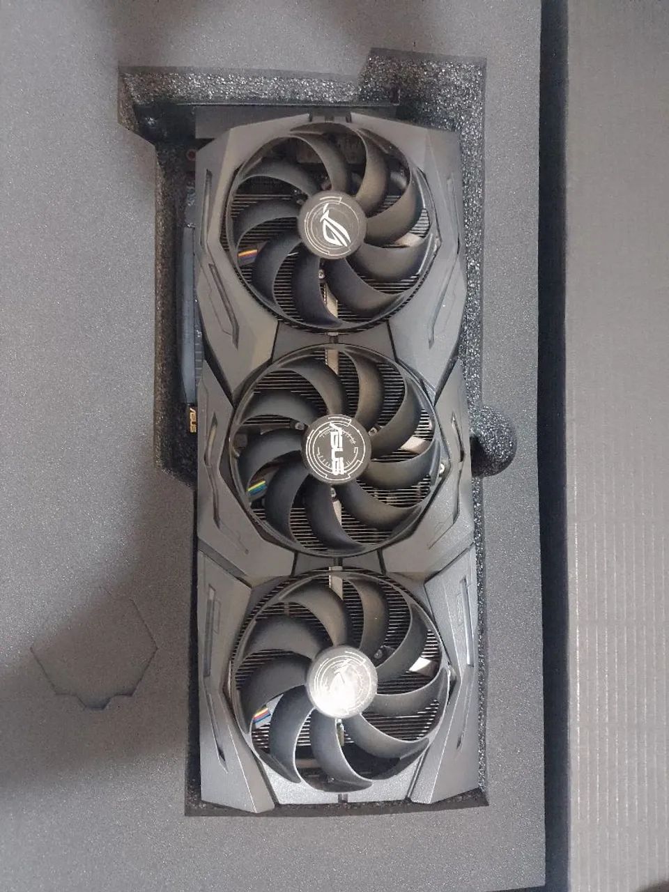 Placa de vídeo Asus 5700 XT Rog Strix 8GB