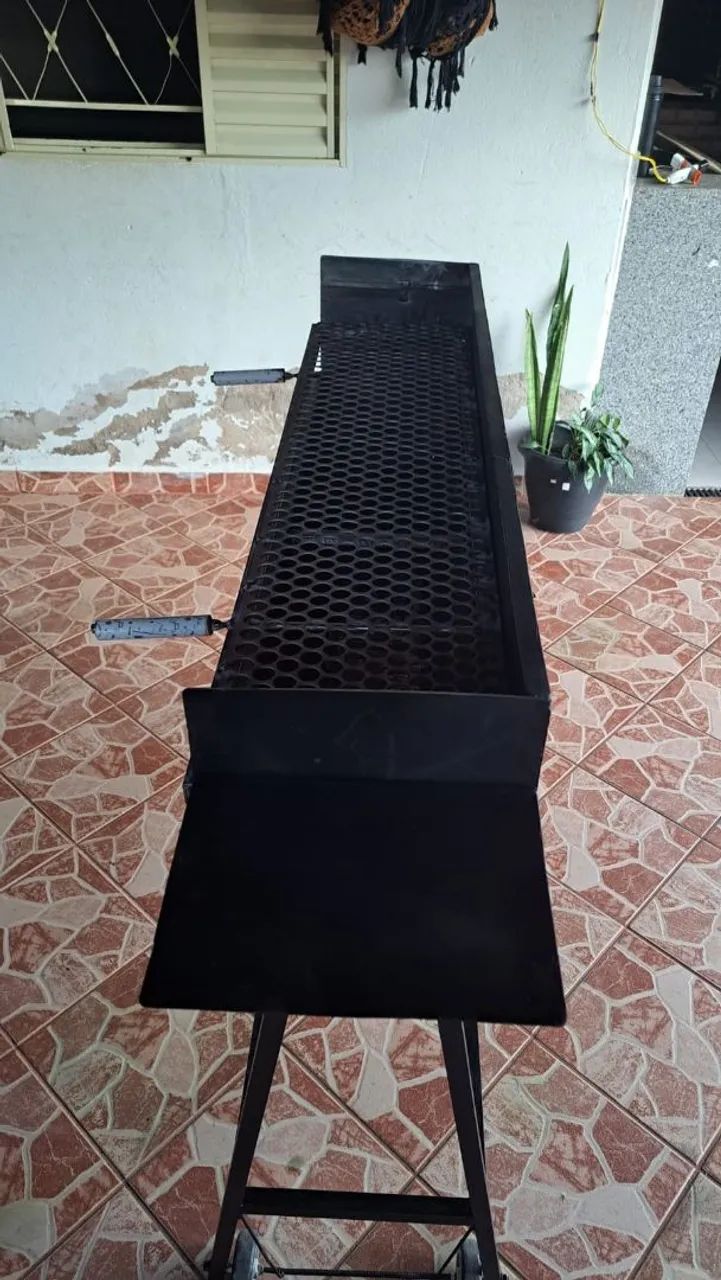Churrasqueira  pra espetinho