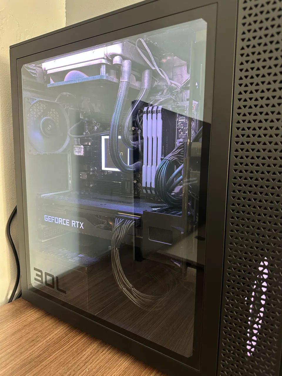 HP OMEN - PC GAMER - AMD Ryzen 7 5800X - 64 GB HyperX Memory - NVIDIA GeForce RTX 3080 - Foto 3