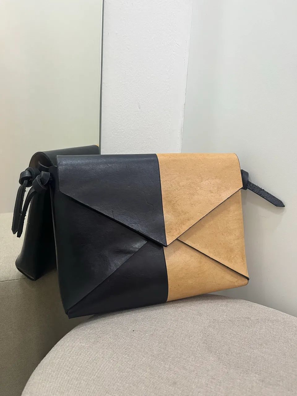 Bolsa couro estilo carteiro bicolor - Foto 5