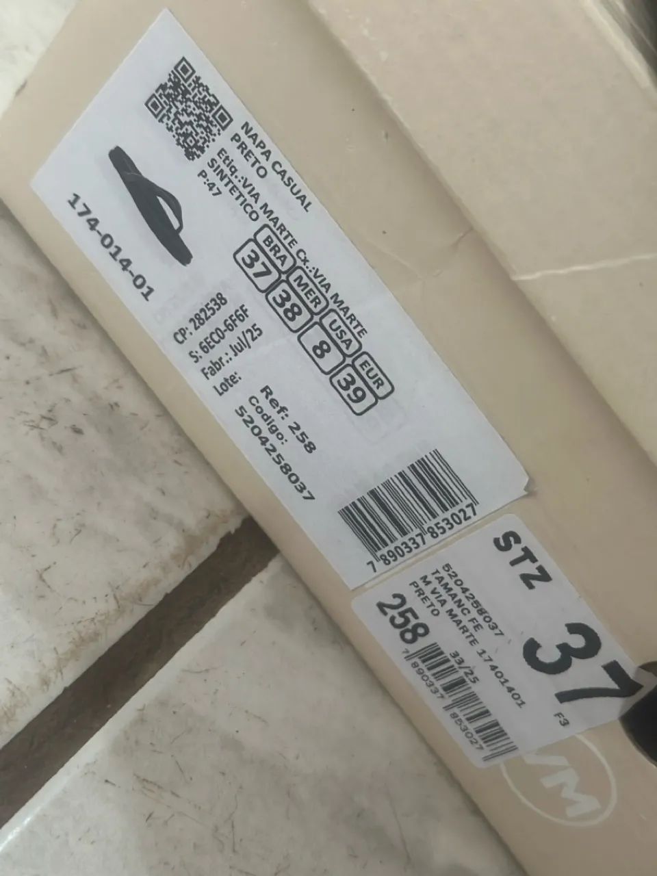 Vendo sandália com strass - Foto 2