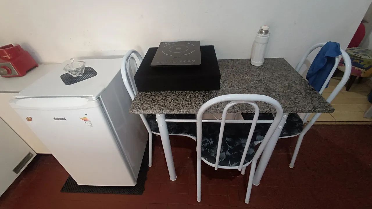 Vendo frigobar de 117litros e mesa com 4 cadeiras  - Foto 4