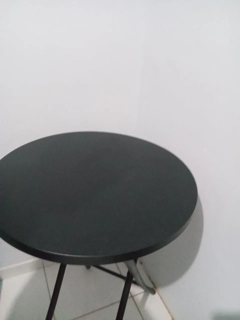 Mesa redonda de metal