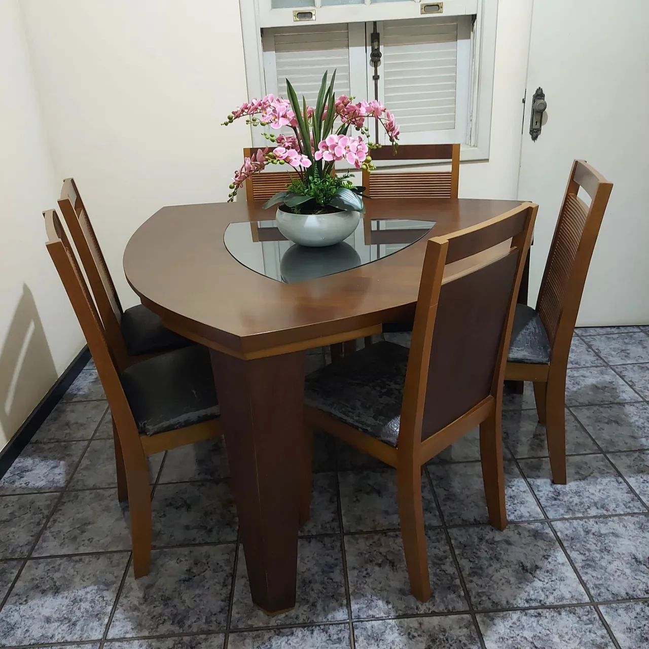 Mesa com cadeiras 