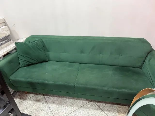 Vendo Sofa Verde Esmeralda Semi novo pouco tempo de Uso  - Foto 3