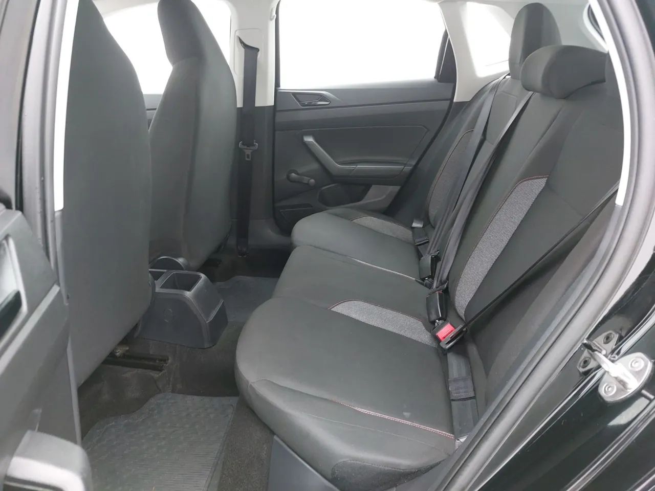Volkswagen Polo Track 1.0 Flex 12V 5p, foto 17 de 18
