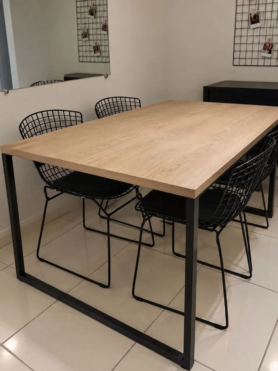 Mesa de jantar com 4 cadeiras 