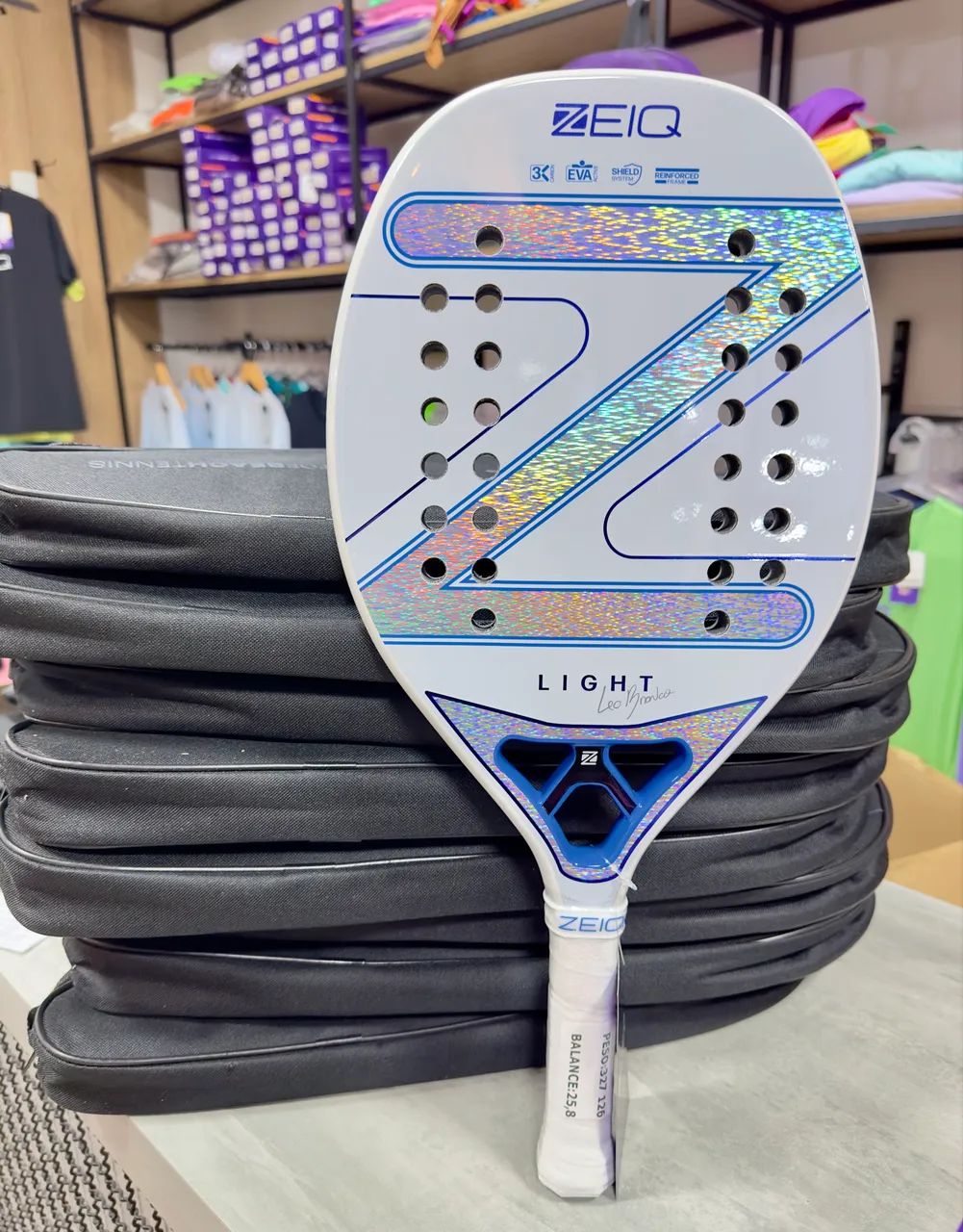 Lançamento ZEIQ LIGHT Leo Branco 2026 - Esportes de Quadra e Ao Ar
