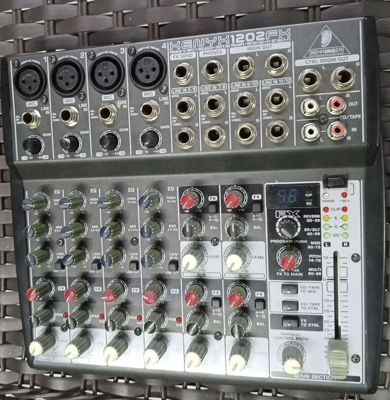 Mesa Beringuer xenyx 1202 fx - Foto 4