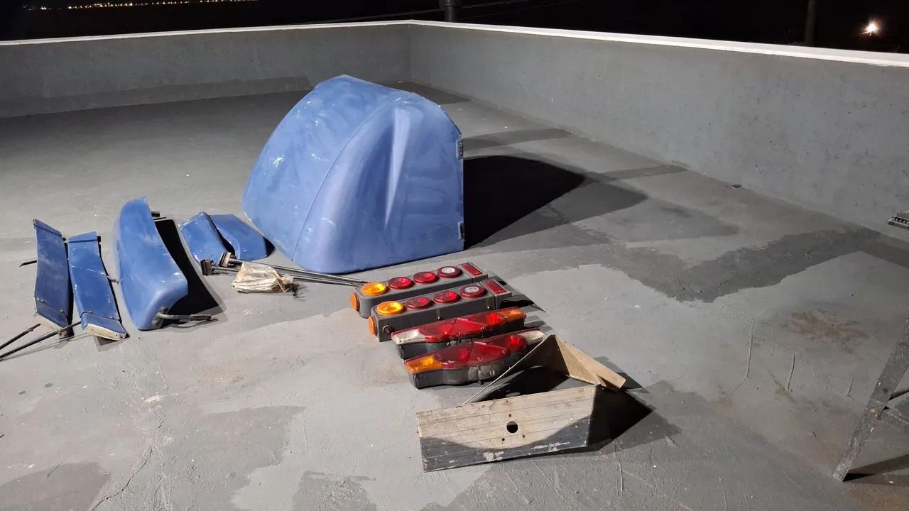 Vendas de defletor para caminhão e par de sinaleiras