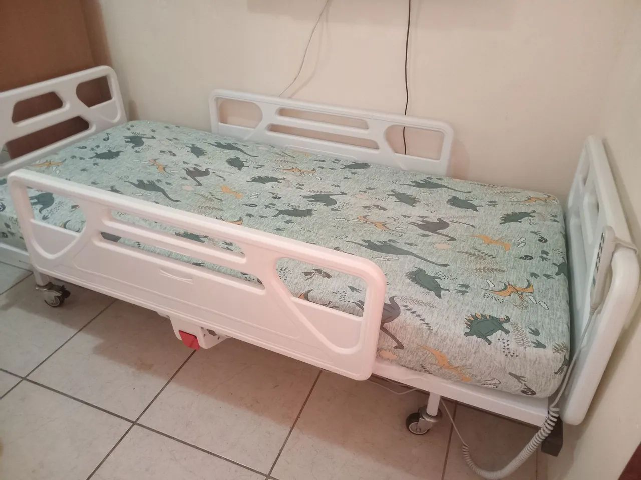 Cama hospitalar com controle - Foto 2