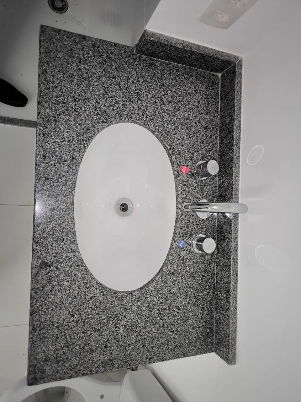 Pia granito 0,90m x 0,50m cinza para banheiro  - Foto 5