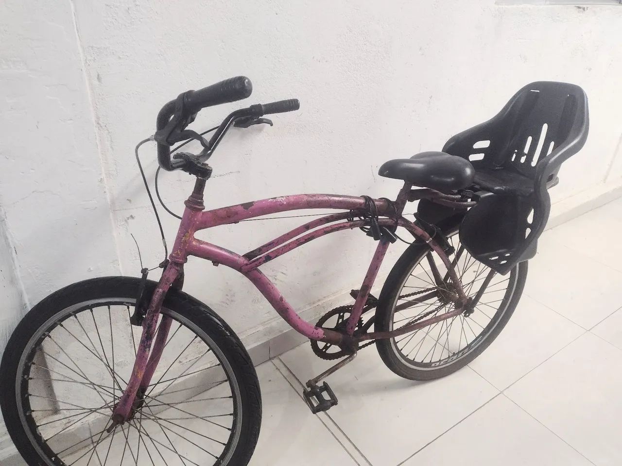 Bicicleta aro 26 mais cadeirinha  - Foto 4
