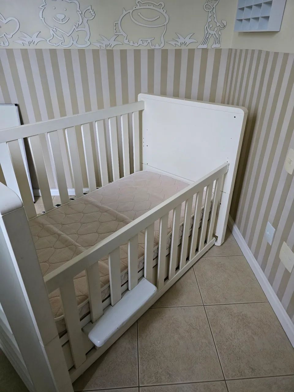 Berço cama com cama adicional e dois colchoes de tecido impermeavel. - Foto 3