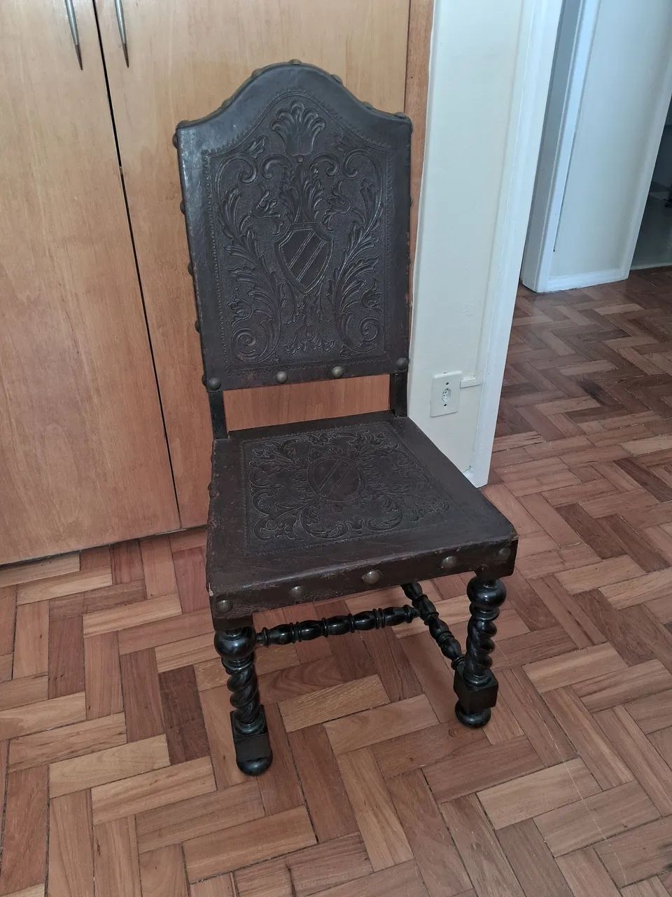 Cadeira manoelina antiga peça de época