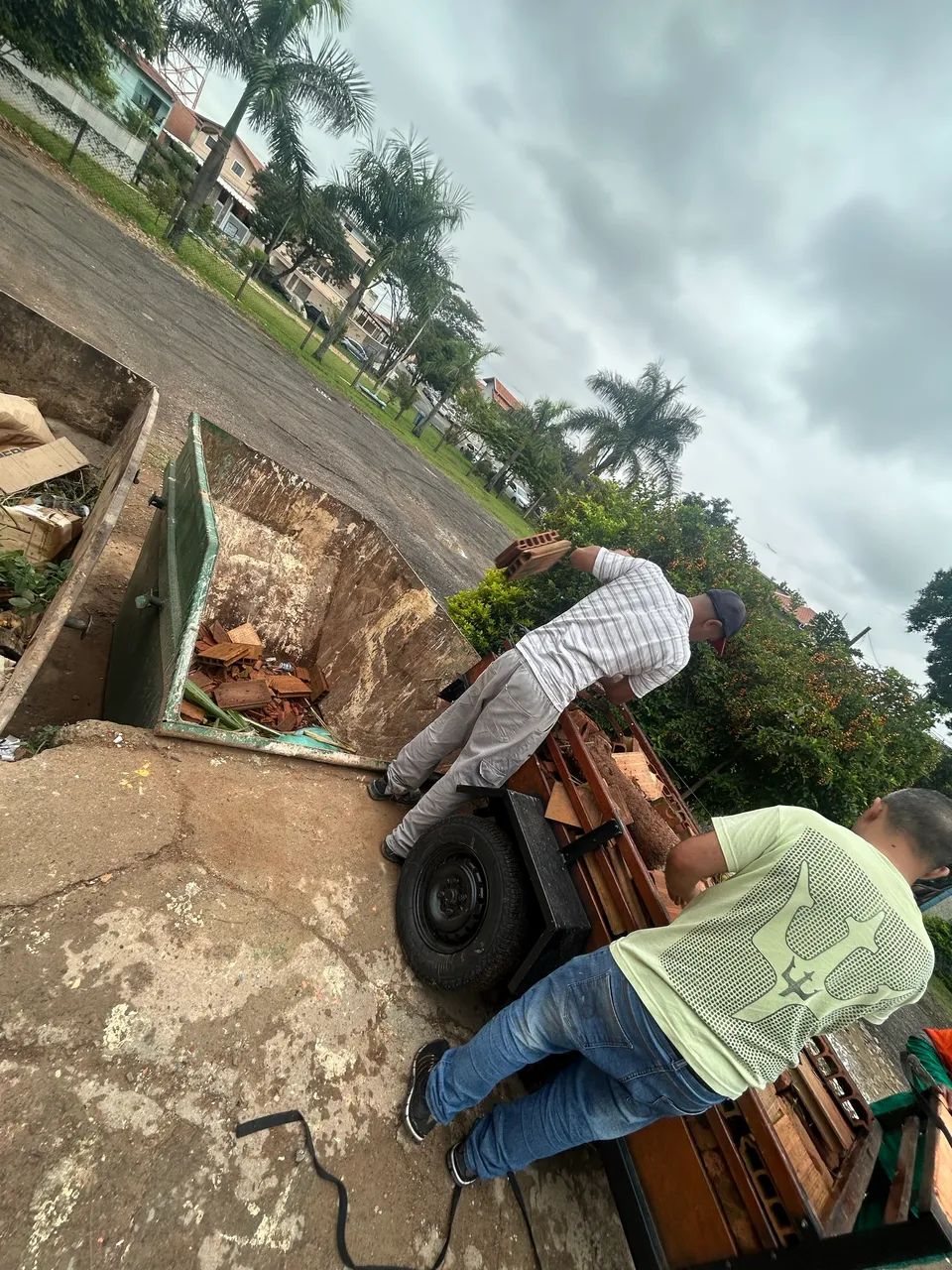 Retiramos pequenos entulhos e limpeza de quintal  - Foto 2