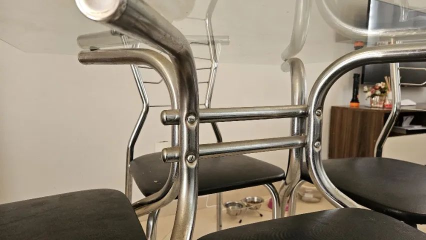 Mesa de jantar com tampo de vidro e 4 cadeiras inox - Foto 4