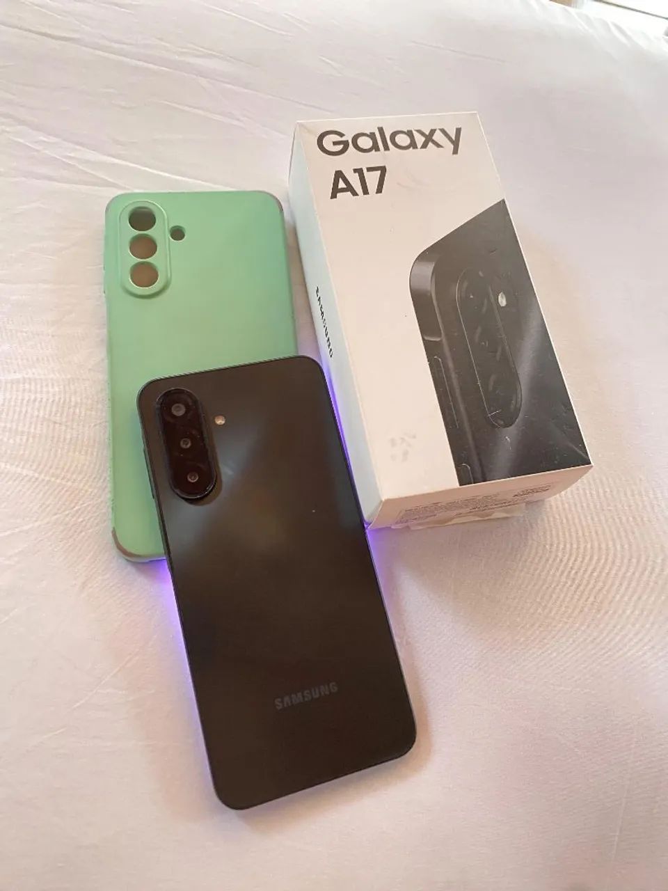Vendo Samsung A17 / 128GB R$750