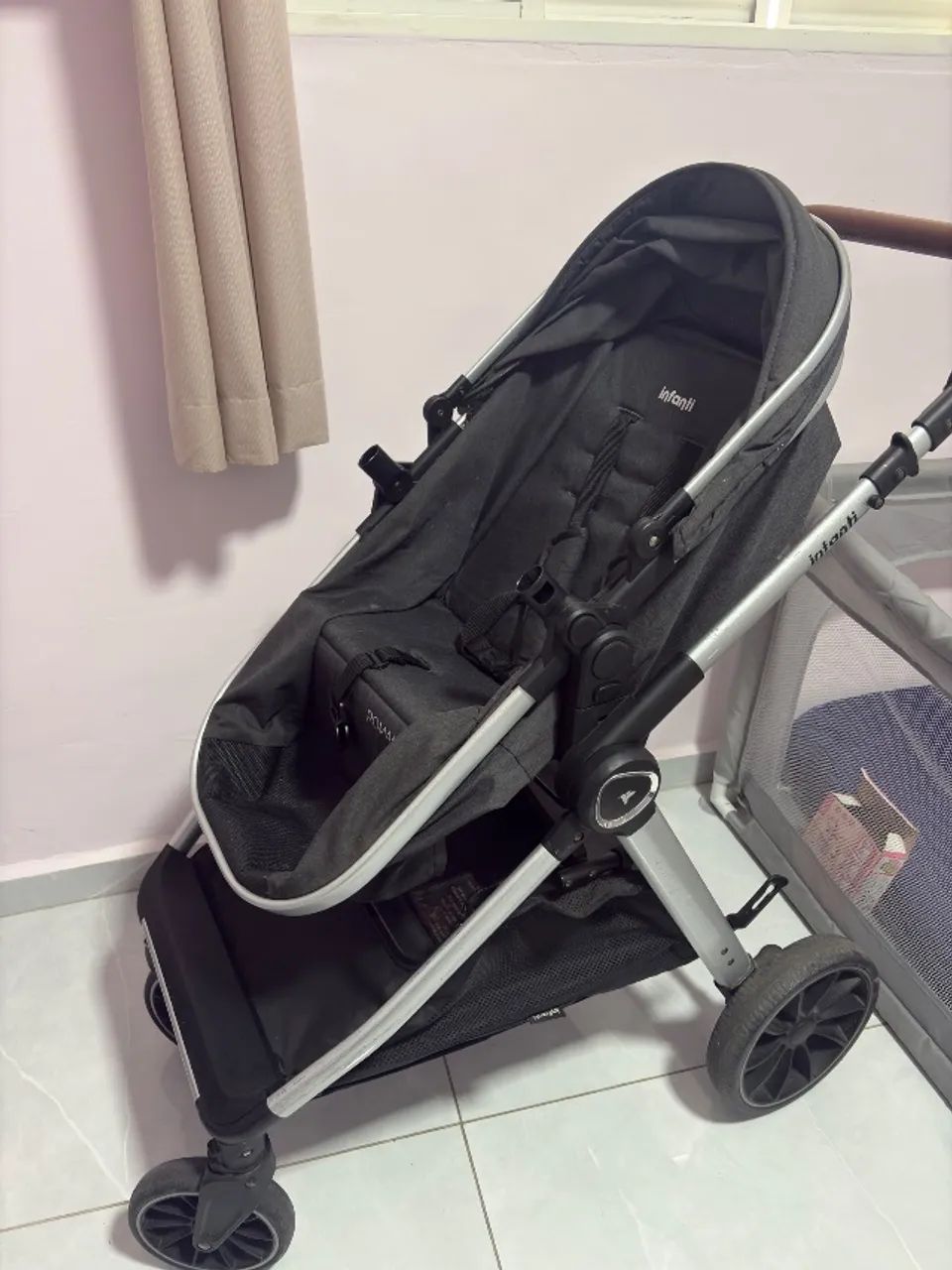 Carrinho de bebê marca infanti 