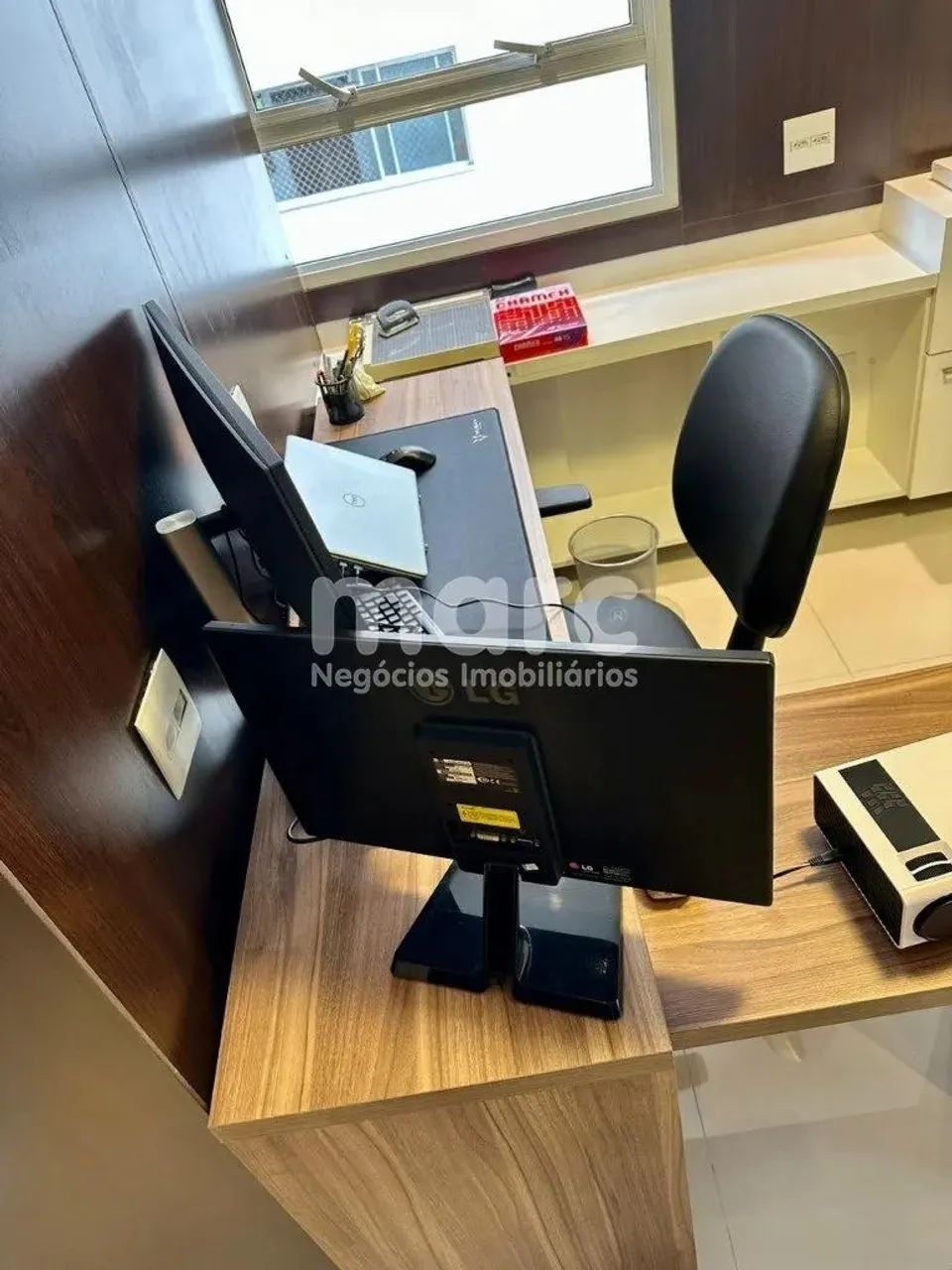 Sala comercial , ótima localização, 01 vaga de garagem. Agende a sua visita.