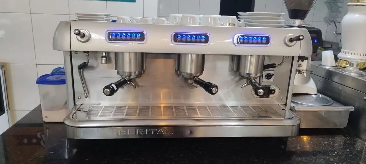 Cafeteira de 03 grupos 