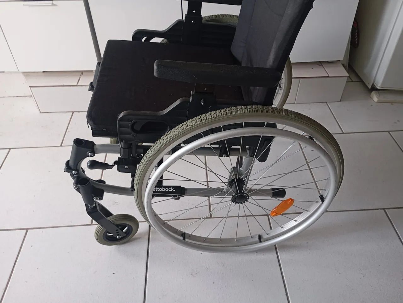 Cadeira de rodas semi nova  - Foto 4