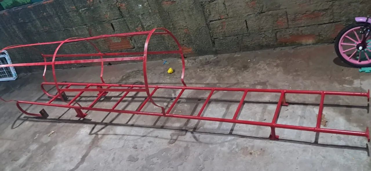 Escada de Ferro Vermelha - Foto 3