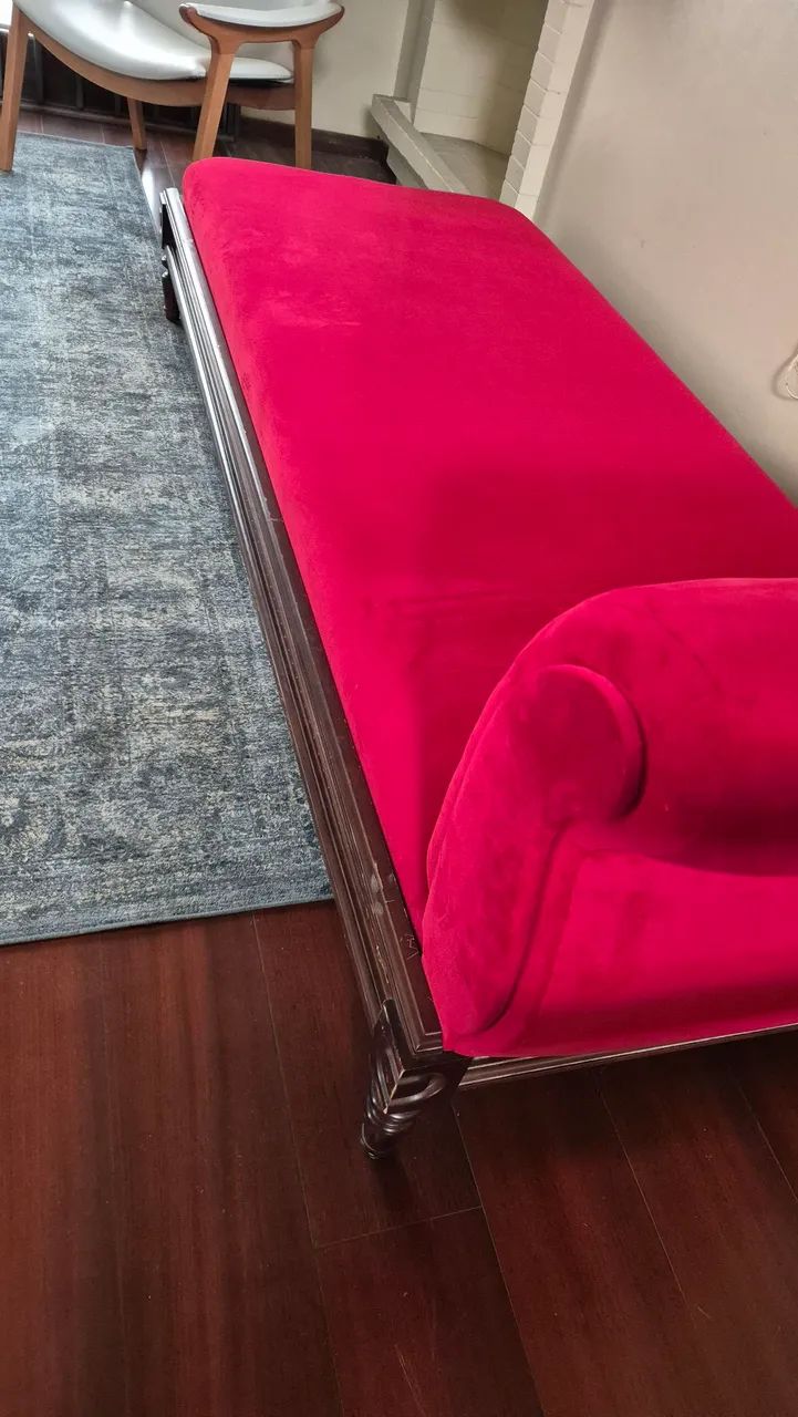 Divã antigo em madeira natural e veludo vermelho - Foto 5