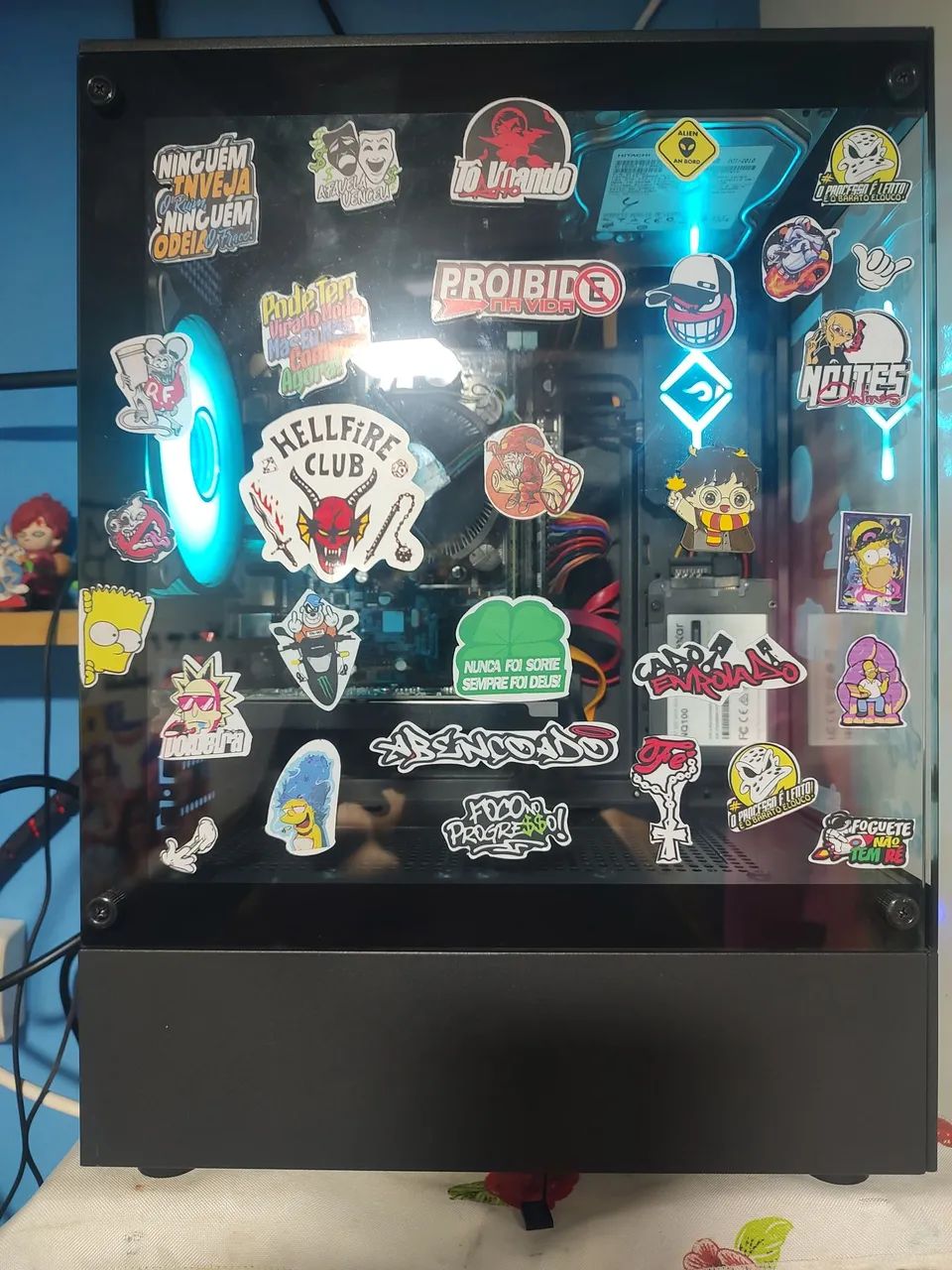 Cpu gamer venda ou troca em notebook. Acompanha mouse, teclado e cabos apenas.