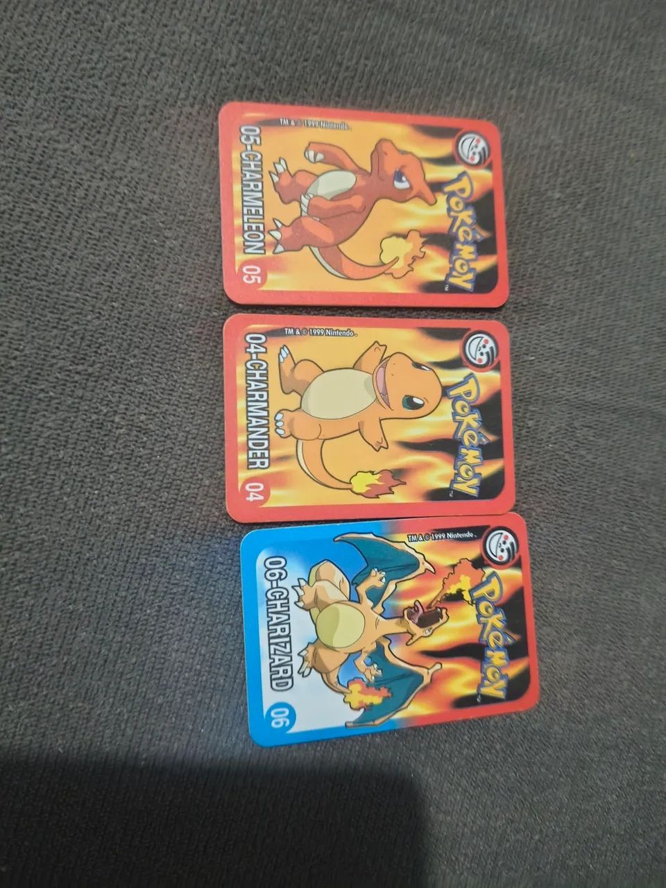 Pokémon Charizard e evoluções super cartas Elma Chips 