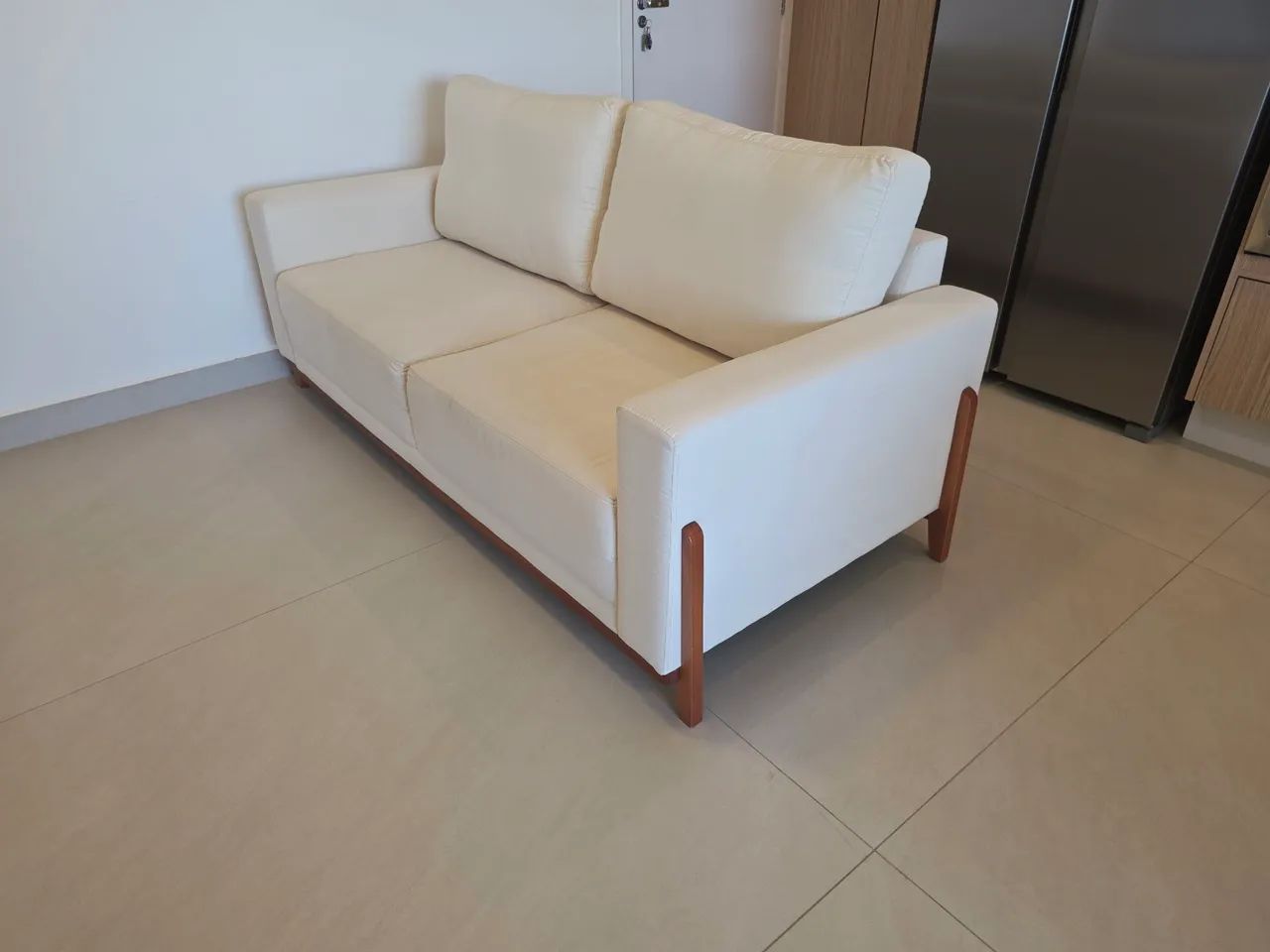 Lindo Sofá de Linho - Off white - Madeira maciça - Foto 2