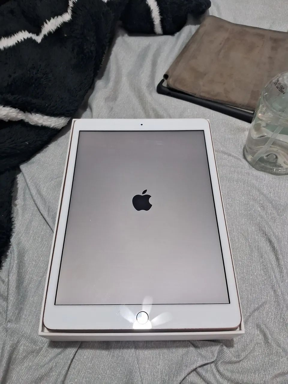 APPLE IPAD 8 GERAÇÃO TELA 10.2 POLEGADAS, 32 GB MEMORIA NA CAIXA E VEM COM CAPA