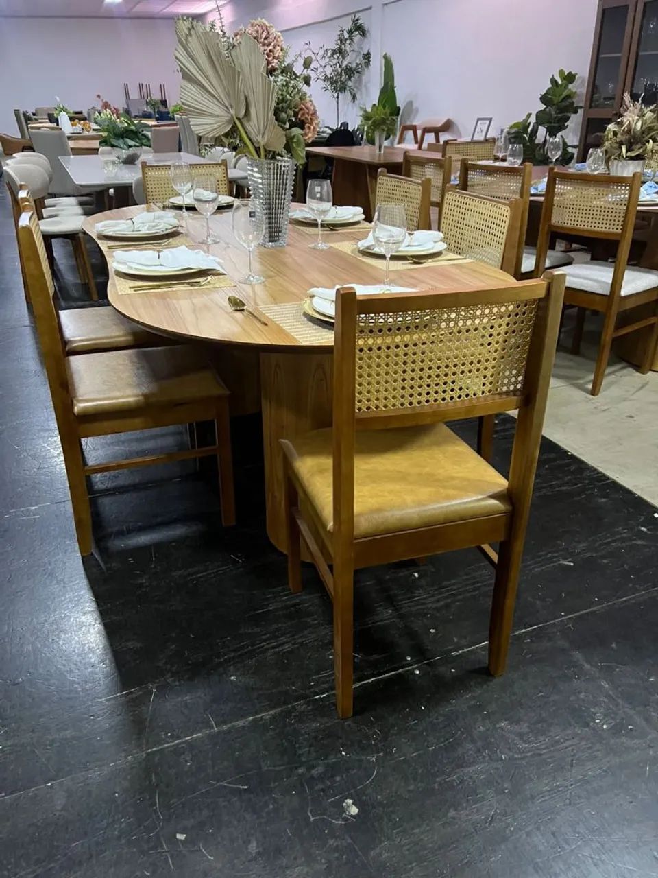Mesa de Jantar Aura Oval com 06 cadeiras no courano  - Foto 2