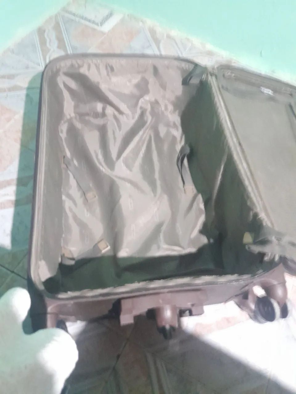 Vendo mala enorme de marca simi nova - Foto 4