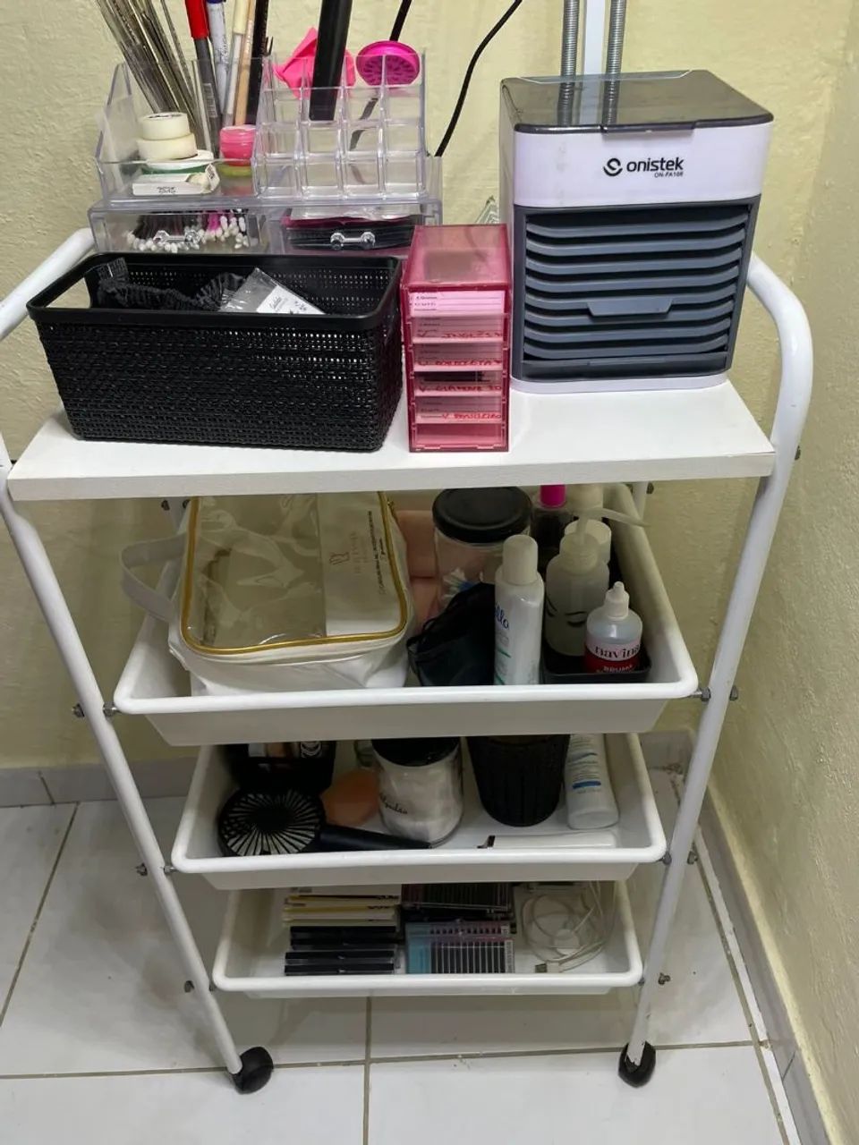 Kit completo: poltrona, luminária e carrinho auxiliar. .  - Foto 3