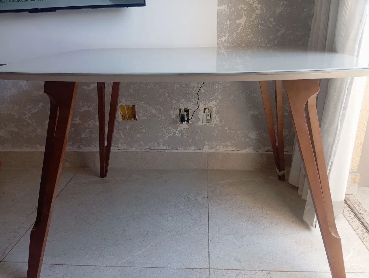 Mesa tampo de vidro conservada - Foto 2