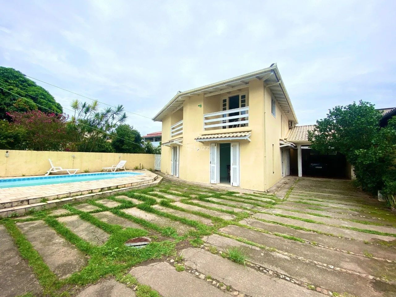 Casa com Piscina à Venda no Morro das Pedras!