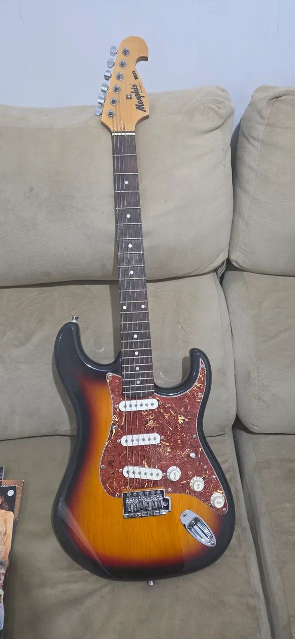Guitarra elétrica Memphis Mg32