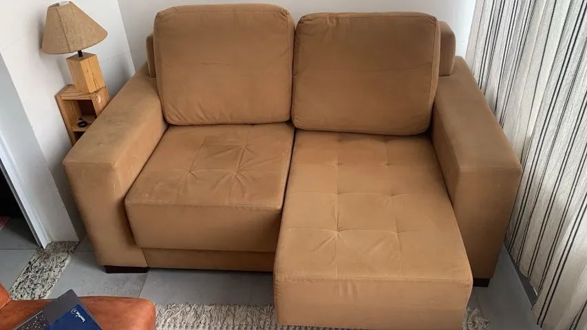 Sofá Retrátil 2 lugares suede caramelo - Foto 2