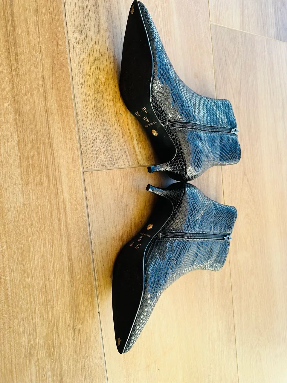Bota feminina Preta em couro  - Foto 4