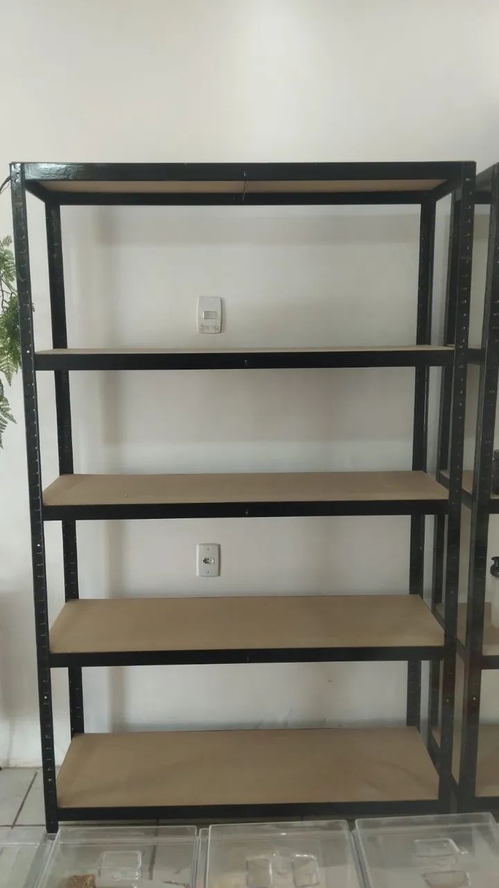 VENDE-SE ESTANTE DE AÇO E MADEIRA  - Foto 3