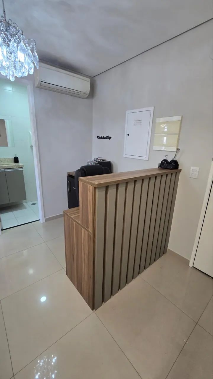 Mesa para escritório/consultório com armário  - Foto 2
