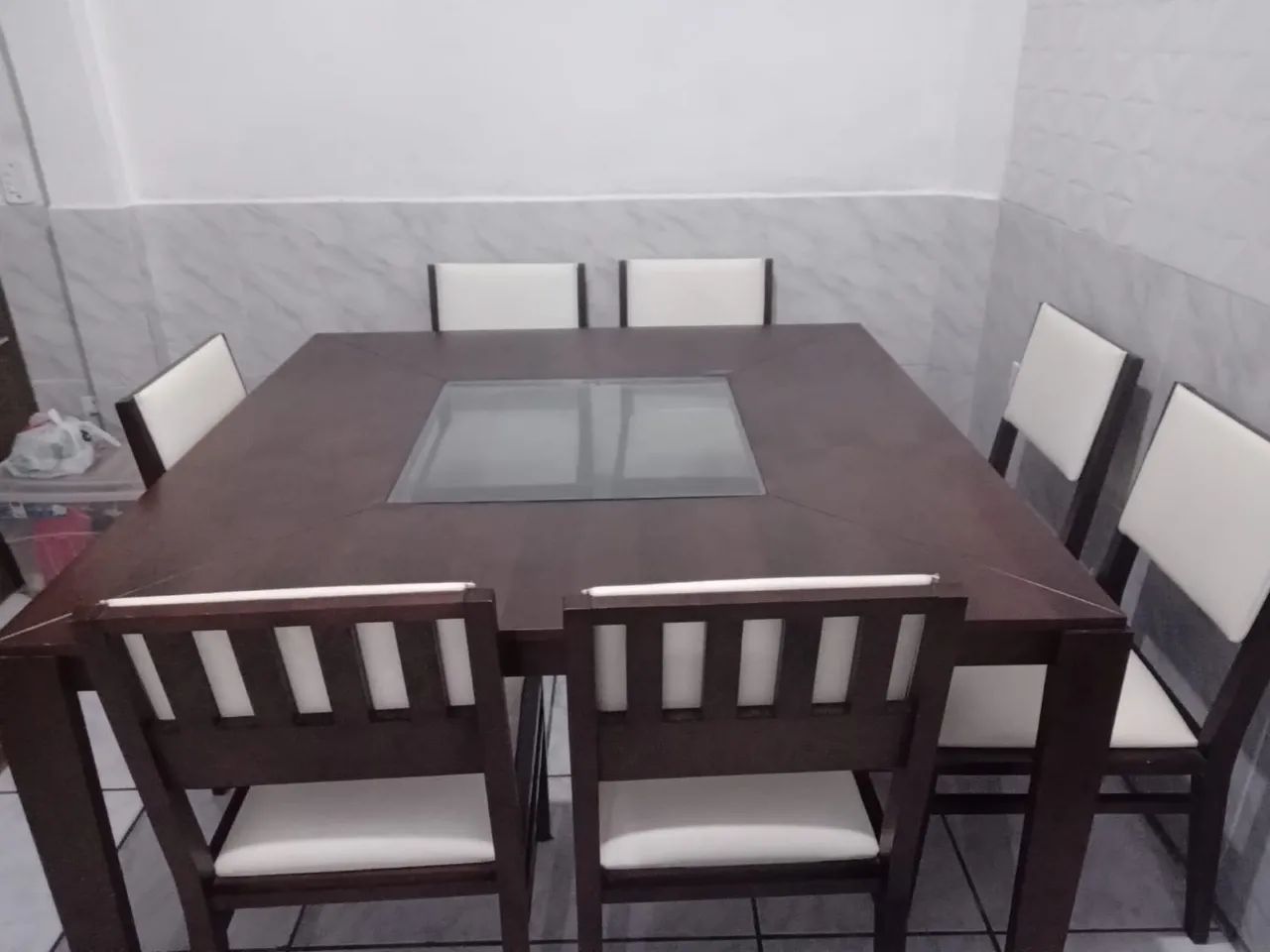 Mesa de jantar quadrada 1,40m com vidro + 8 cadeiras estofadas