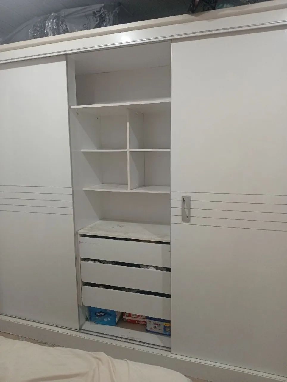 Guarda roupa 3 portas de correr e 4 gavetas  - Foto 2
