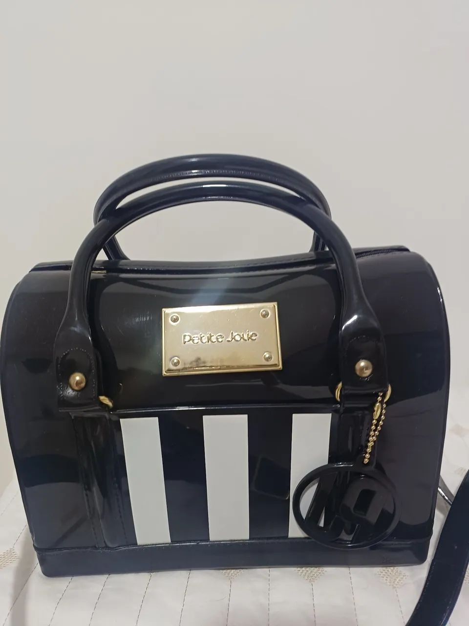 Bolsa semi nova Petit Jolie 