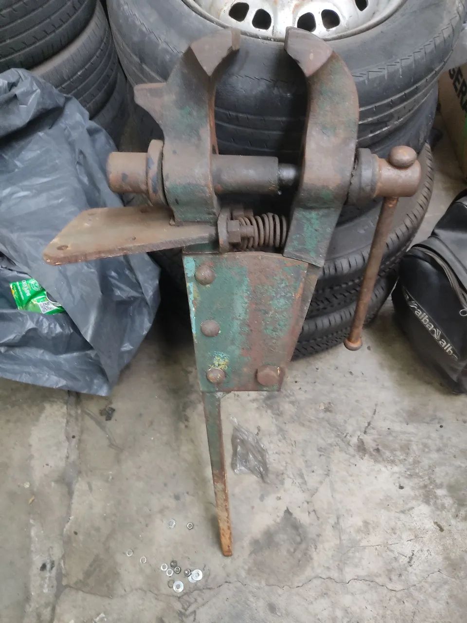 Ancient Vise65138000376705121
