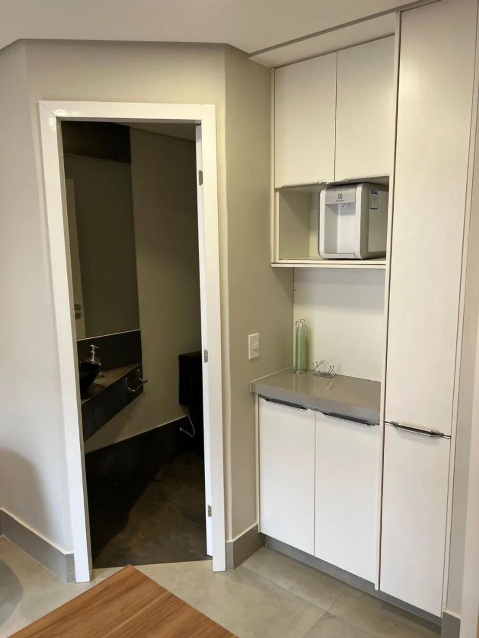 Alugo sala comercial mobiliada, escritório, consultório na asa norte - Foto 5