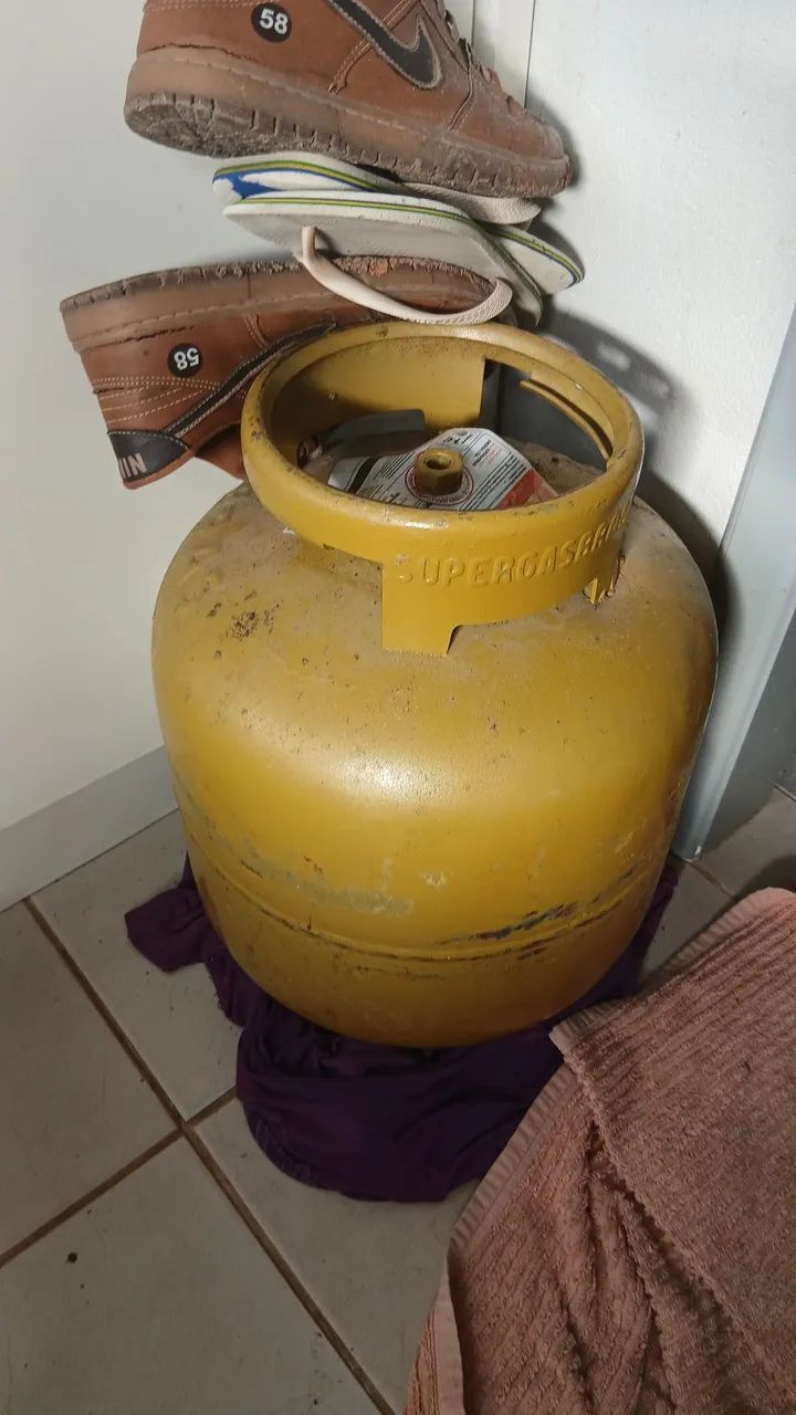 Gas